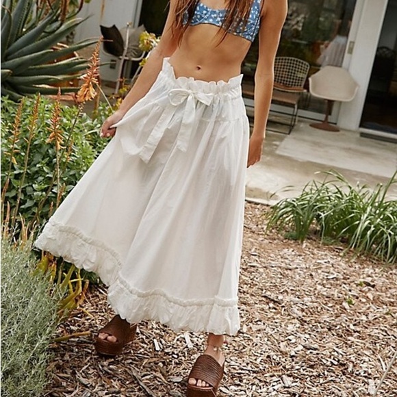 Free People Dresses & Skirts - 🔥FLASH SALE WITH LOWERED SHIPPING🔥 Free People White Skirt